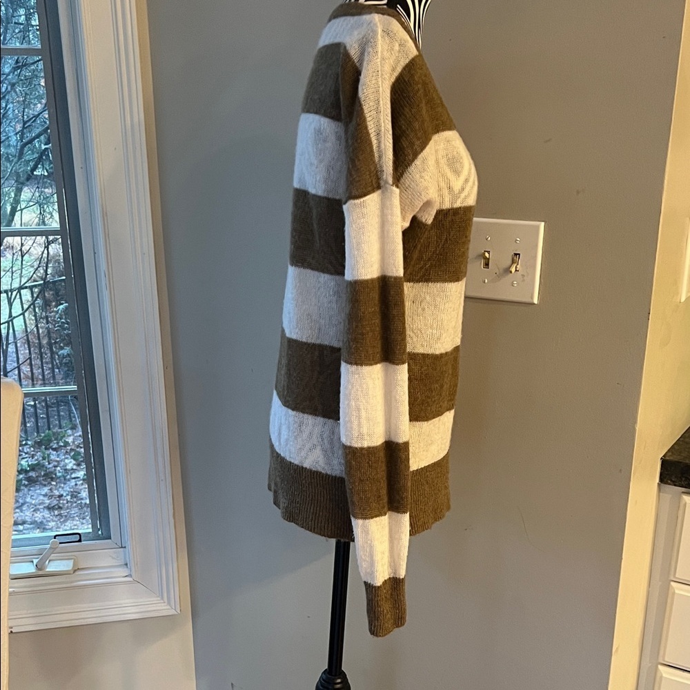 Great🎉 condition BANANA REPUBLIC Striped Brown and White Women's Sweater Size M - Picture 7 of 8